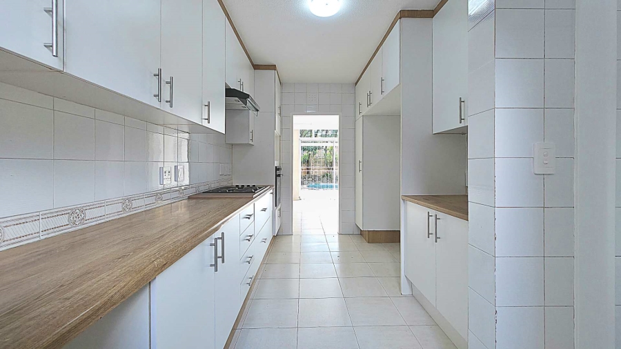 To Let 3 Bedroom Property for Rent in Sandown Gauteng