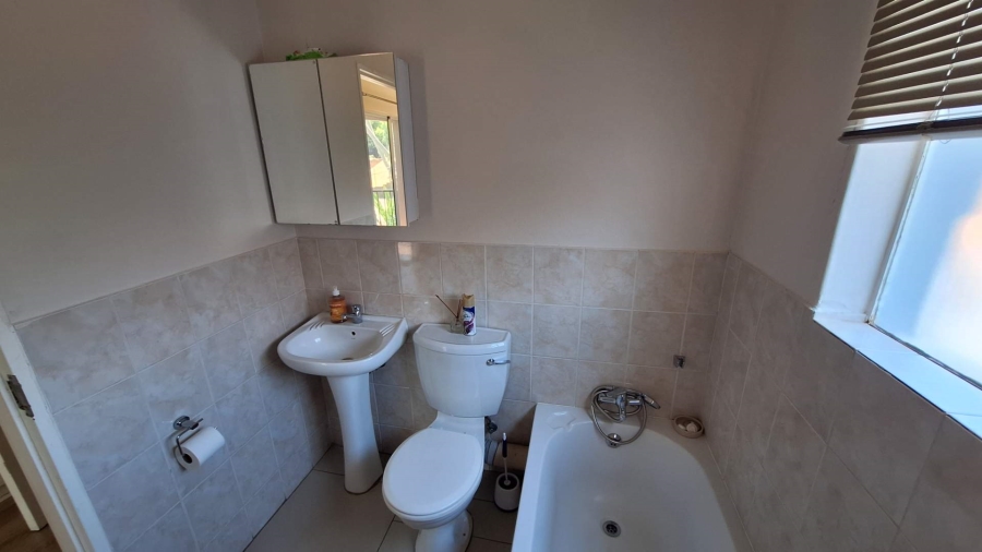 To Let 2 Bedroom Property for Rent in Northcliff Gauteng