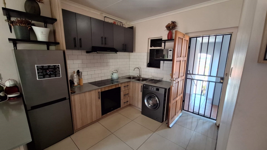 To Let 2 Bedroom Property for Rent in Northcliff Gauteng