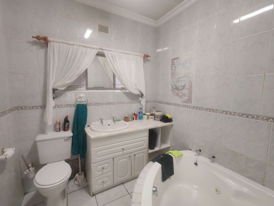 3 Bedroom Property for Sale in Wierdapark Gauteng