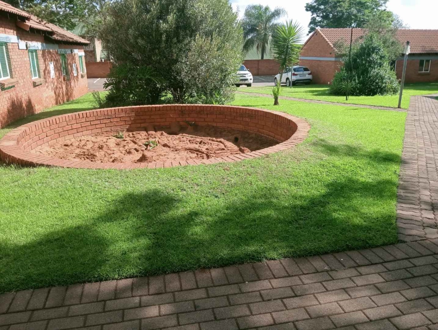 To Let 2 Bedroom Property for Rent in Die Hoewes Gauteng