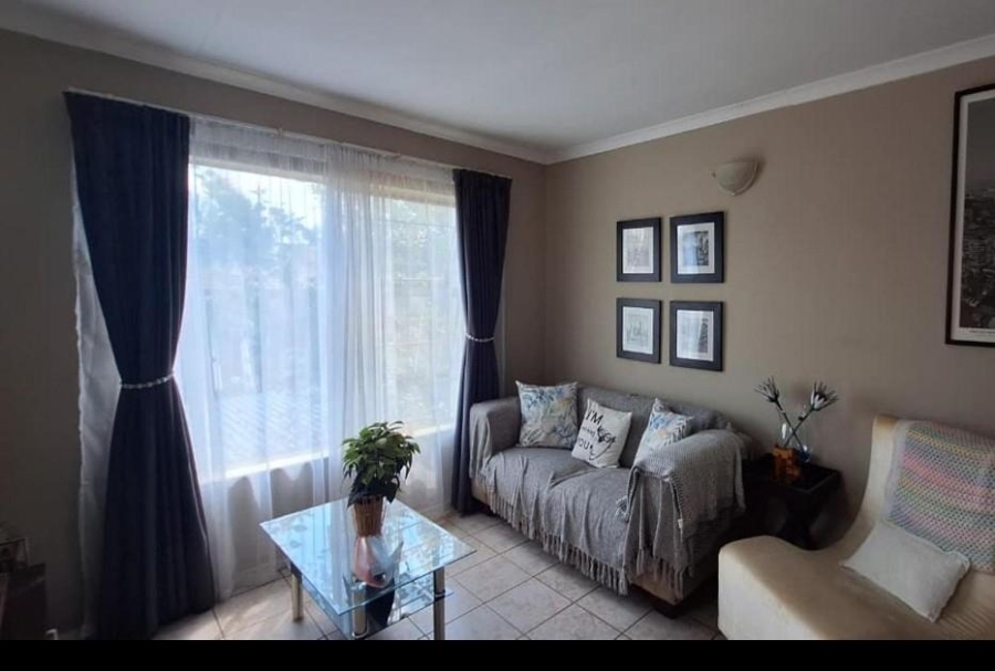 2 Bedroom Property for Sale in Glen Marais Gauteng