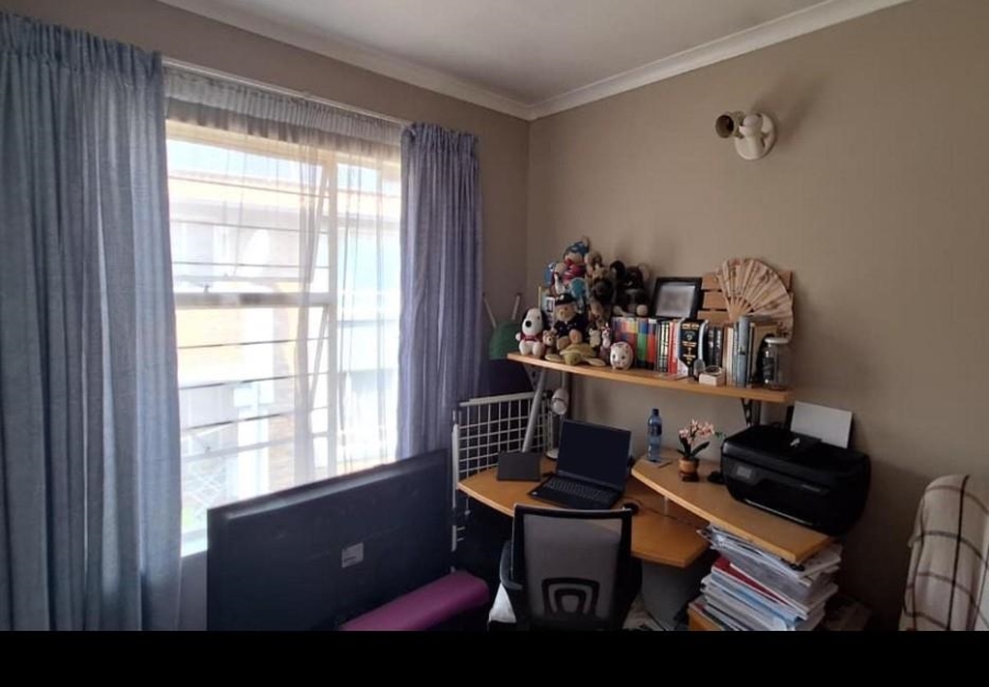 2 Bedroom Property for Sale in Glen Marais Gauteng