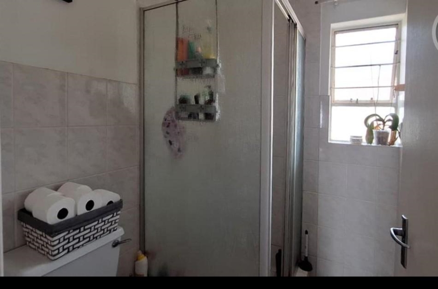 2 Bedroom Property for Sale in Glen Marais Gauteng