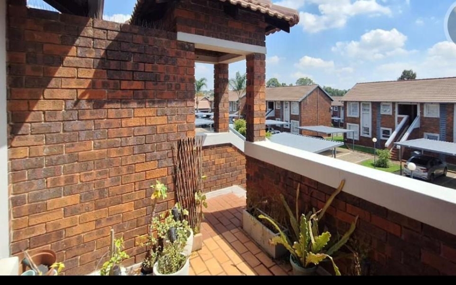 2 Bedroom Property for Sale in Glen Marais Gauteng