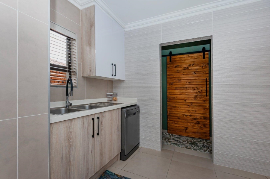 3 Bedroom Property for Sale in New Redruth Gauteng