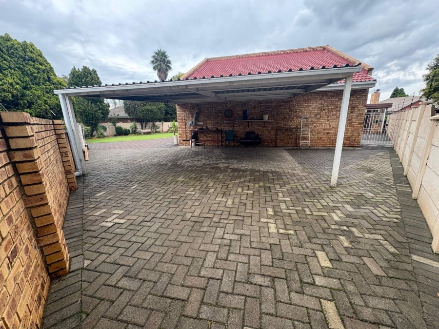 4 Bedroom Property for Sale in Risiville Gauteng