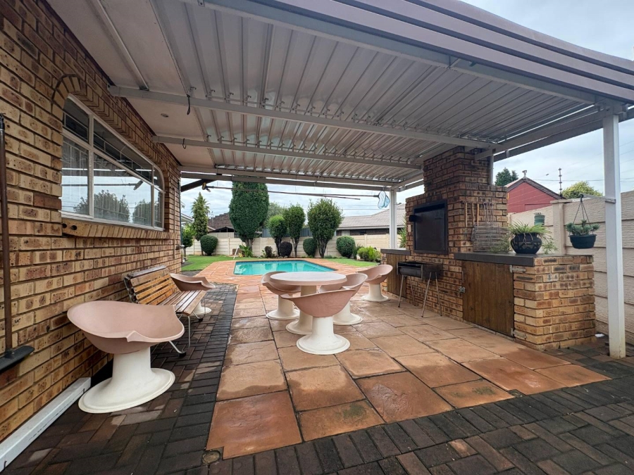 4 Bedroom Property for Sale in Risiville Gauteng