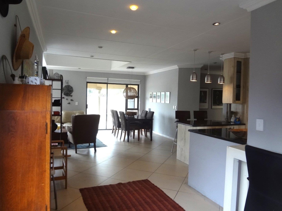 To Let 3 Bedroom Property for Rent in Beverley Gauteng