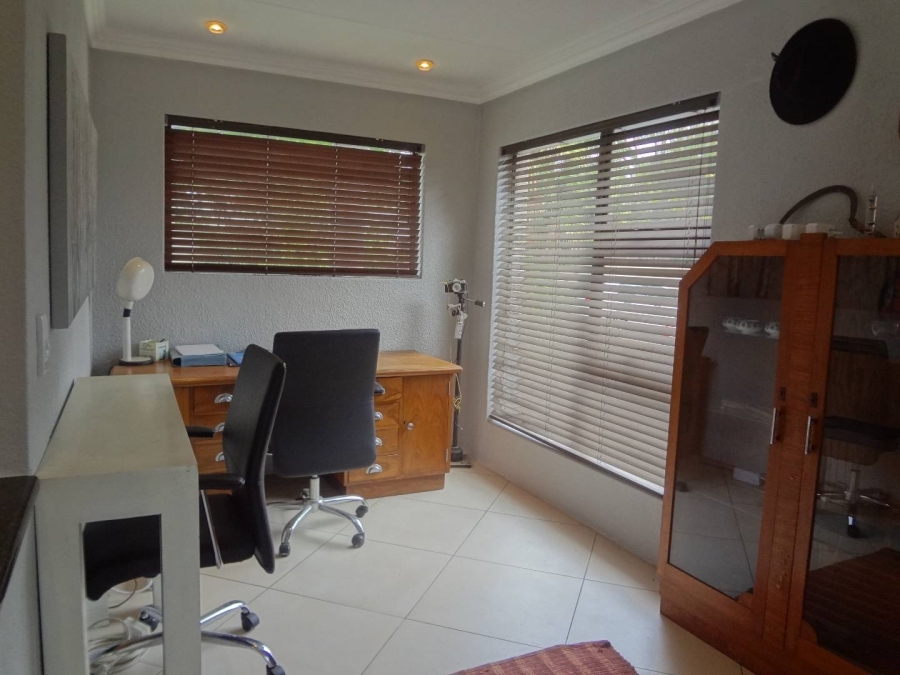 To Let 3 Bedroom Property for Rent in Beverley Gauteng