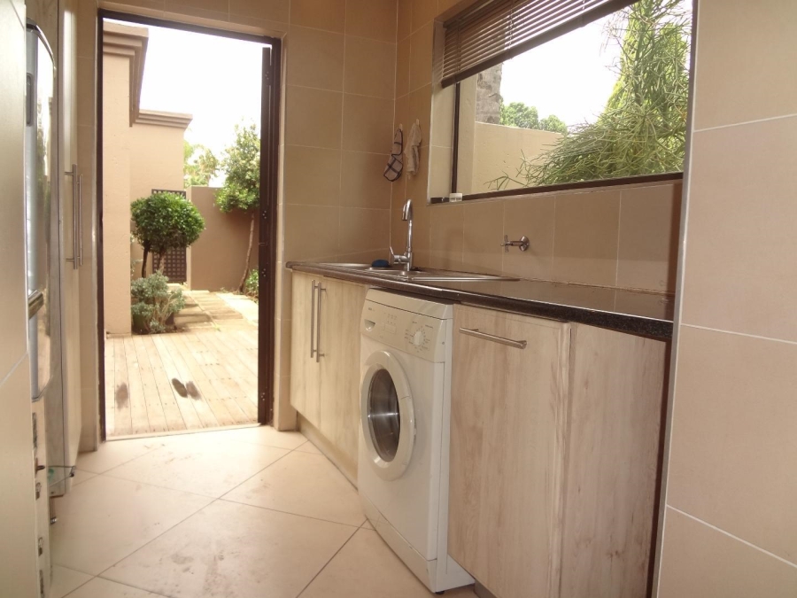 To Let 3 Bedroom Property for Rent in Beverley Gauteng