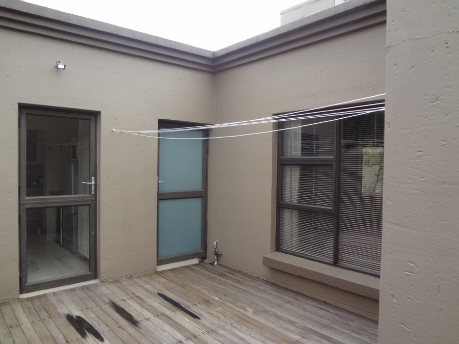 To Let 3 Bedroom Property for Rent in Beverley Gauteng