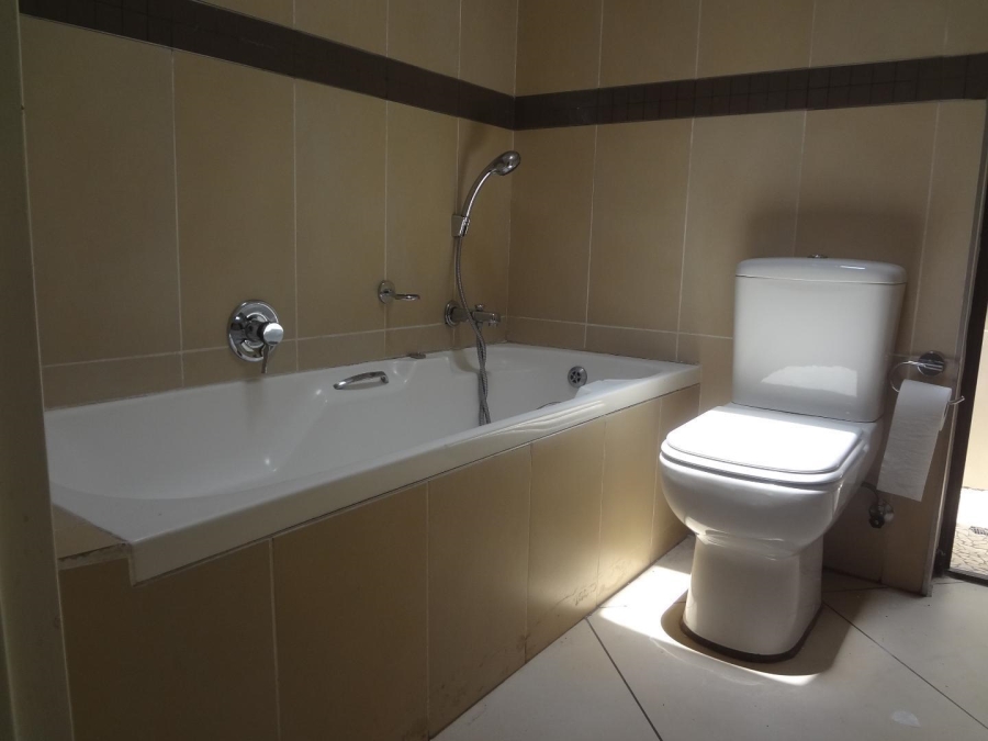 To Let 3 Bedroom Property for Rent in Beverley Gauteng