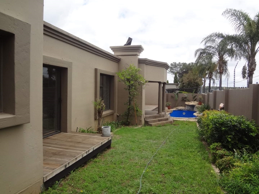 To Let 3 Bedroom Property for Rent in Beverley Gauteng