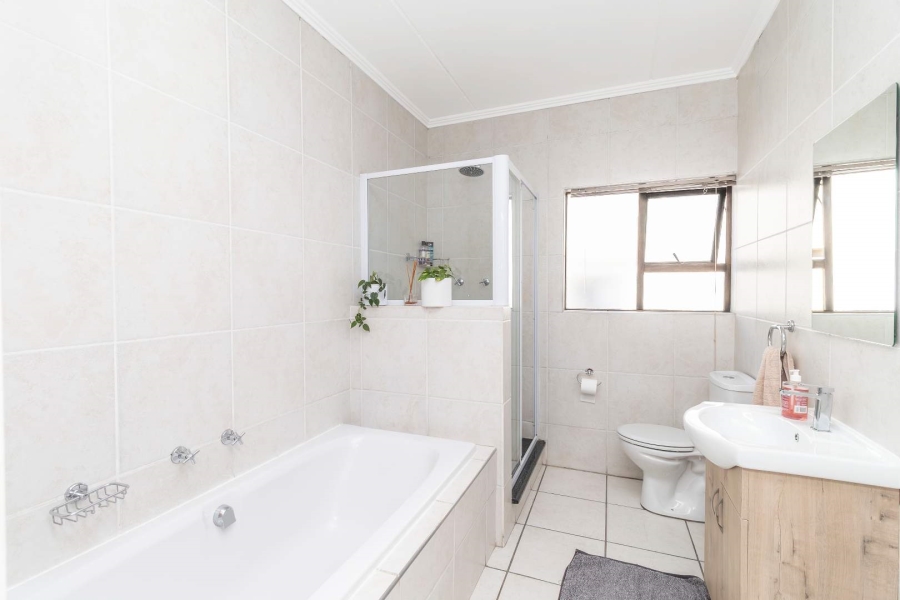 To Let 2 Bedroom Property for Rent in Sunninghill Gauteng