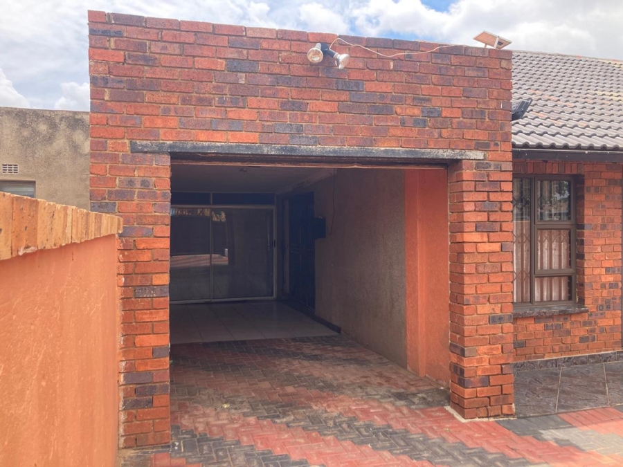 To Let 2 Bedroom Property for Rent in Protea Glen Gauteng
