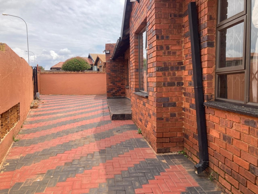 To Let 2 Bedroom Property for Rent in Protea Glen Gauteng