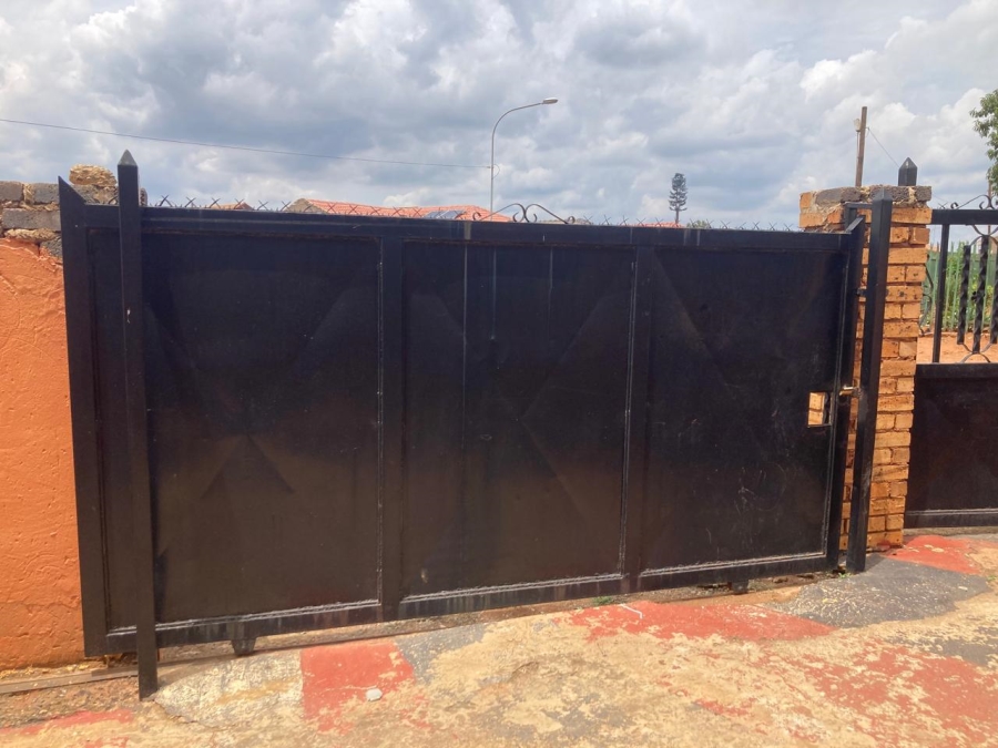 To Let 2 Bedroom Property for Rent in Protea Glen Gauteng