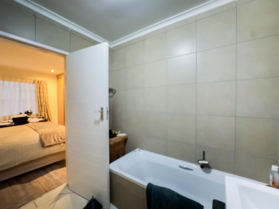 2 Bedroom Property for Sale in Mooikloof Ridge Gauteng