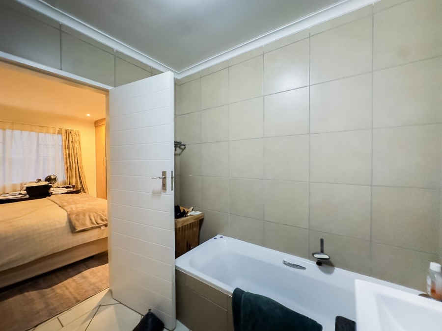 2 Bedroom Property for Sale in Mooikloof Ridge Gauteng