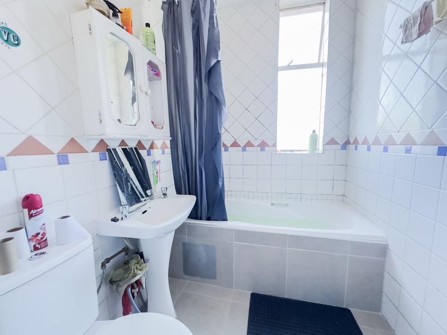 2 Bedroom Property for Sale in La Montagne Gauteng