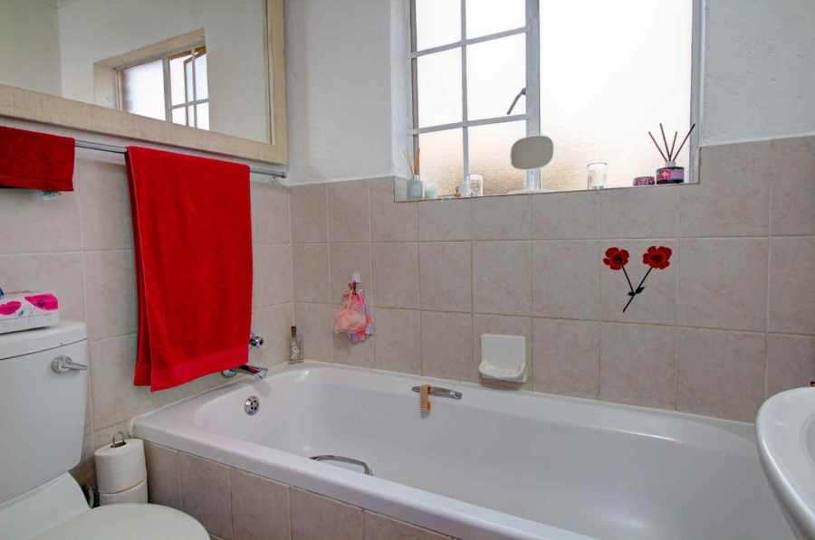 2 Bedroom Property for Sale in Wilgeheuwel Gauteng