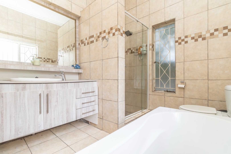 4 Bedroom Property for Sale in Paulshof Gauteng