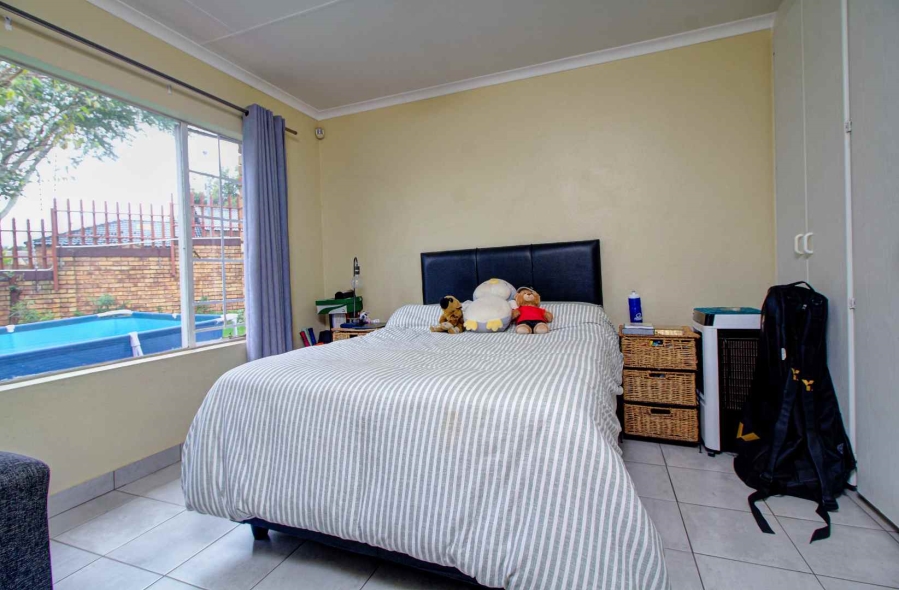 2 Bedroom Property for Sale in Wilgeheuwel Gauteng