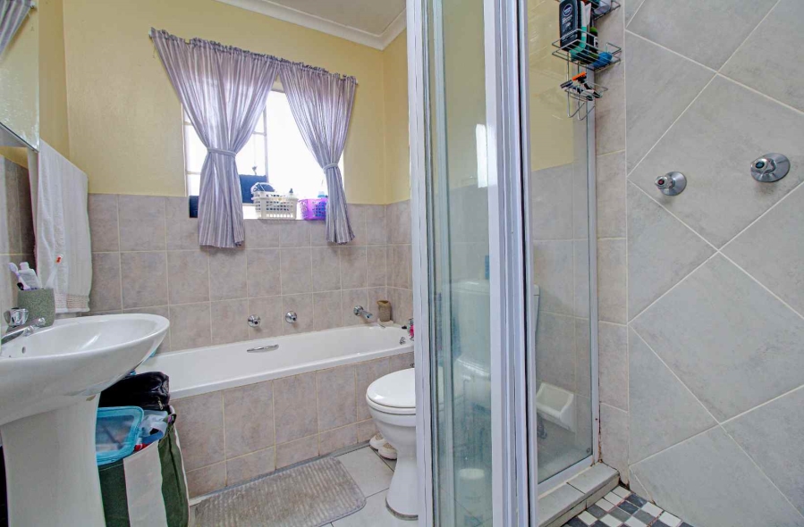 2 Bedroom Property for Sale in Wilgeheuwel Gauteng