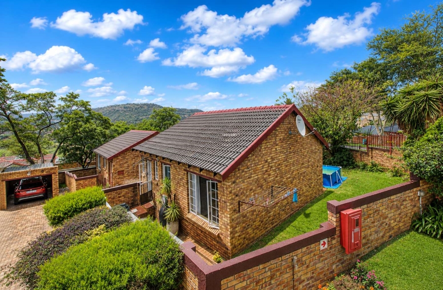2 Bedroom Property for Sale in Wilgeheuwel Gauteng