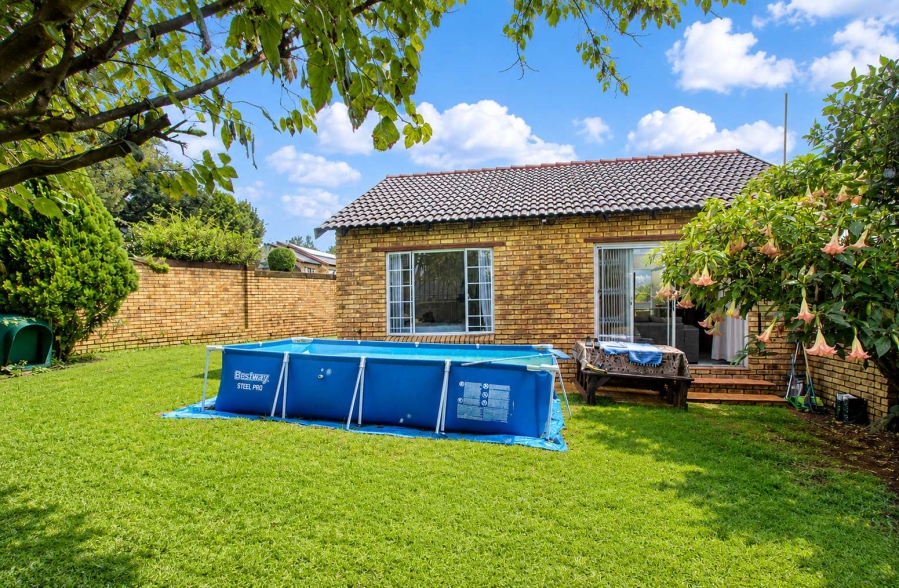 2 Bedroom Property for Sale in Wilgeheuwel Gauteng