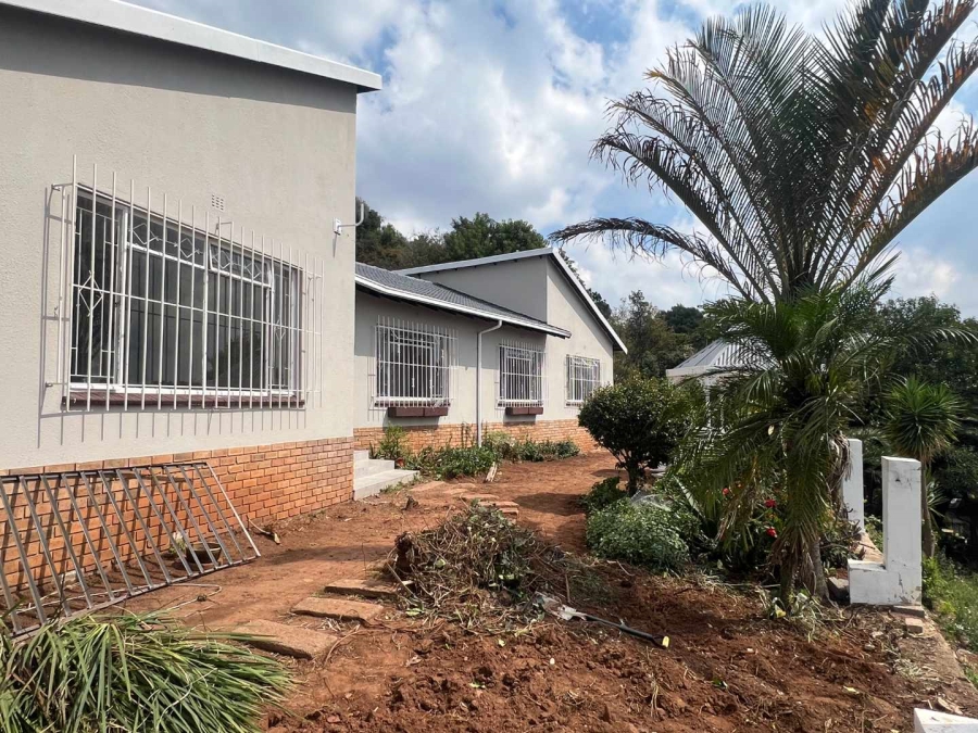 4 Bedroom Property for Sale in Roodekrans Gauteng