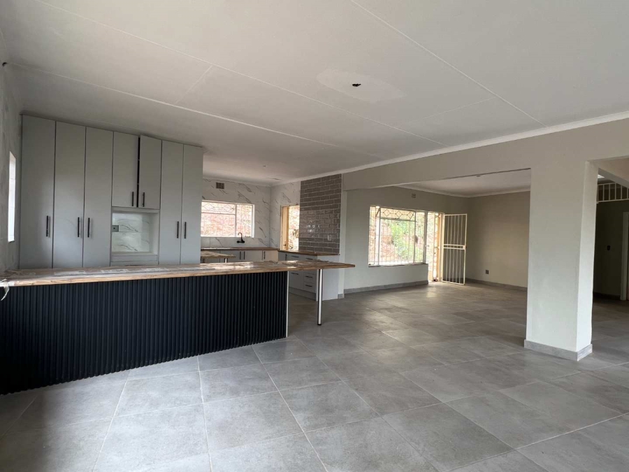 4 Bedroom Property for Sale in Roodekrans Gauteng