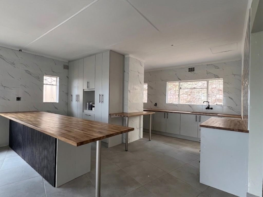 4 Bedroom Property for Sale in Roodekrans Gauteng