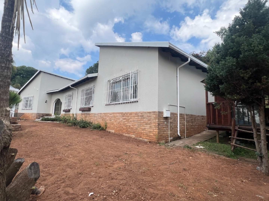 4 Bedroom Property for Sale in Roodekrans Gauteng