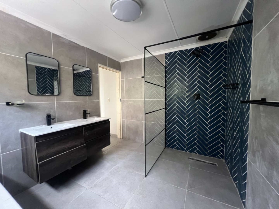 4 Bedroom Property for Sale in Roodekrans Gauteng