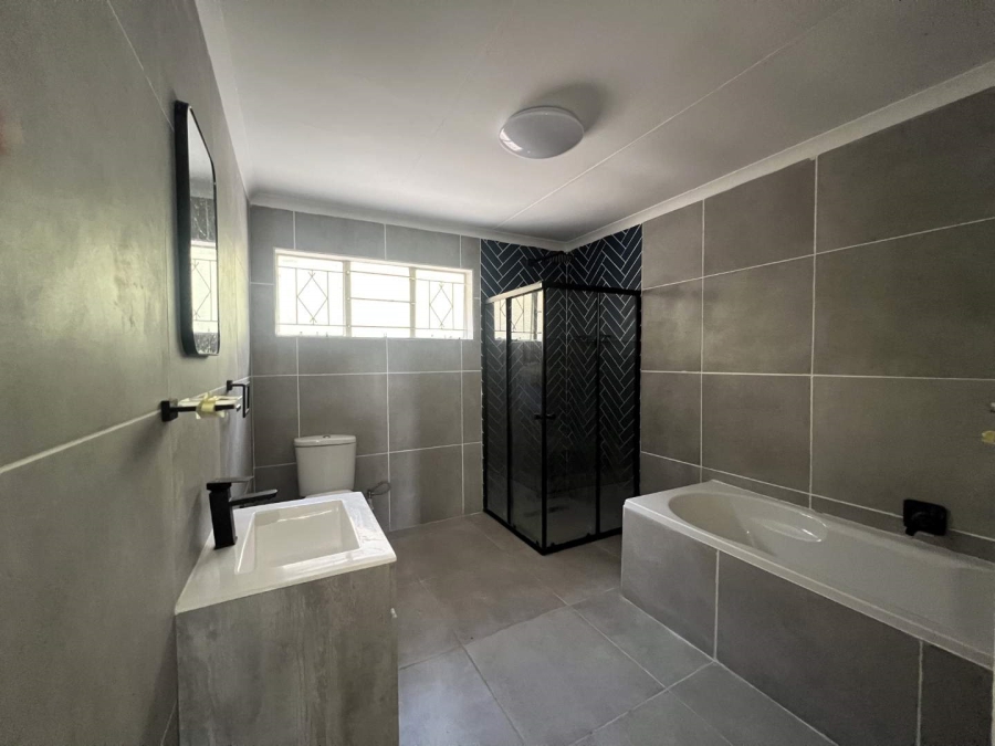 4 Bedroom Property for Sale in Roodekrans Gauteng