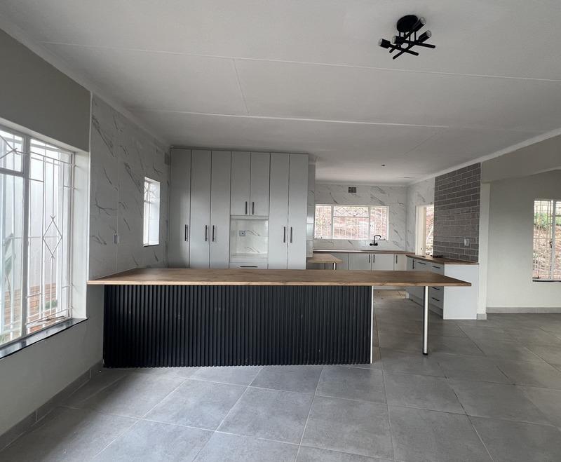 4 Bedroom Property for Sale in Roodekrans Gauteng