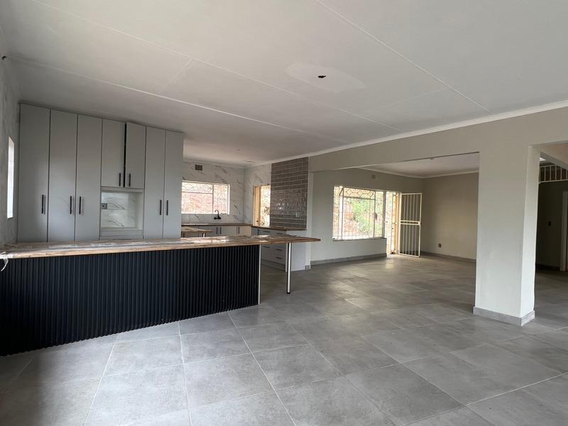 4 Bedroom Property for Sale in Roodekrans Gauteng