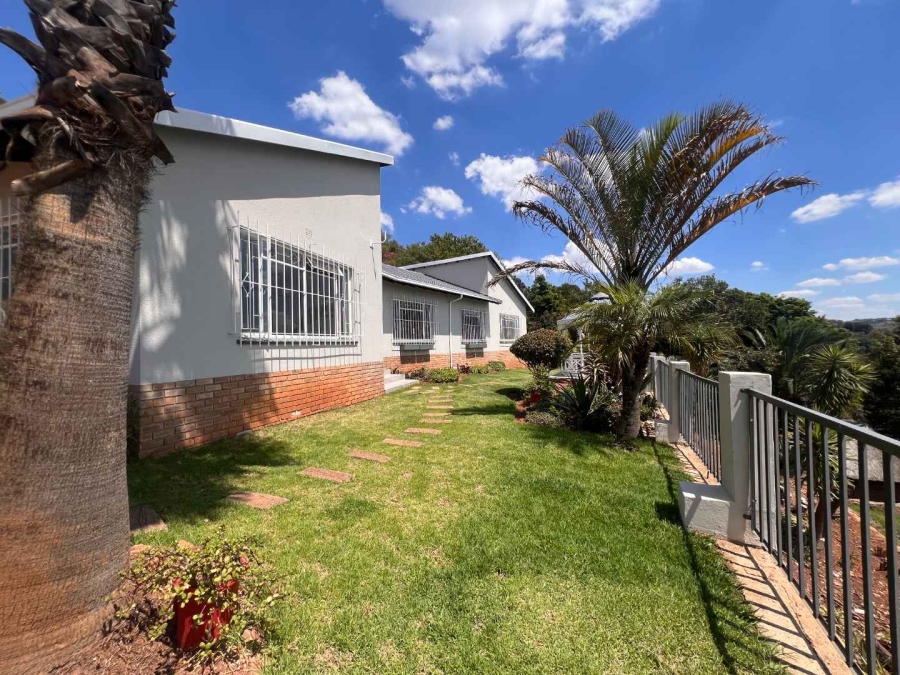 4 Bedroom Property for Sale in Roodekrans Gauteng