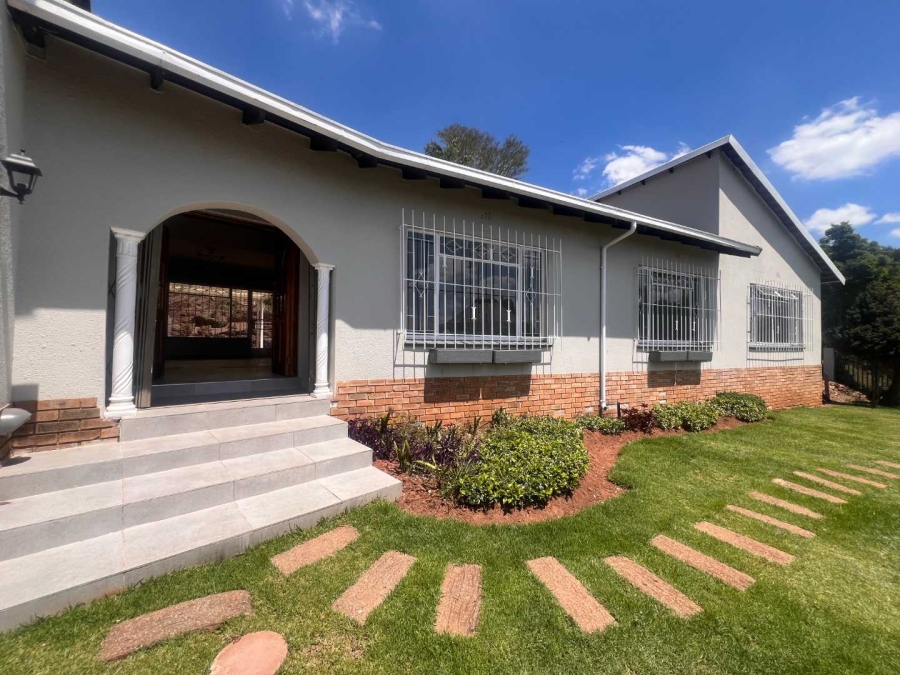 4 Bedroom Property for Sale in Roodekrans Gauteng