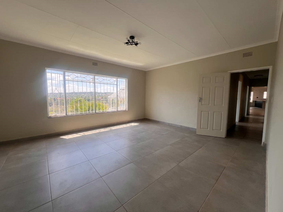 4 Bedroom Property for Sale in Roodekrans Gauteng
