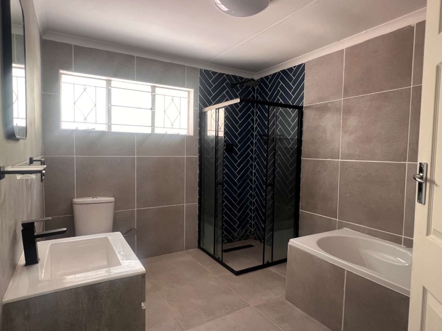 4 Bedroom Property for Sale in Roodekrans Gauteng