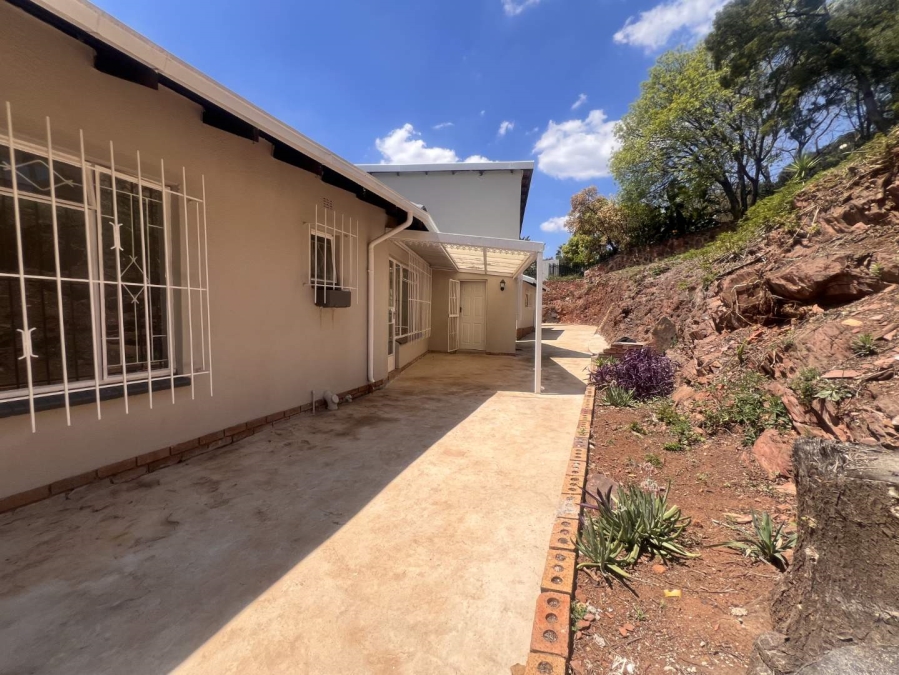 4 Bedroom Property for Sale in Roodekrans Gauteng