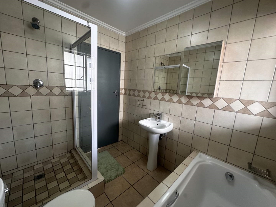 2 Bedroom Property for Sale in Noordwyk Gauteng