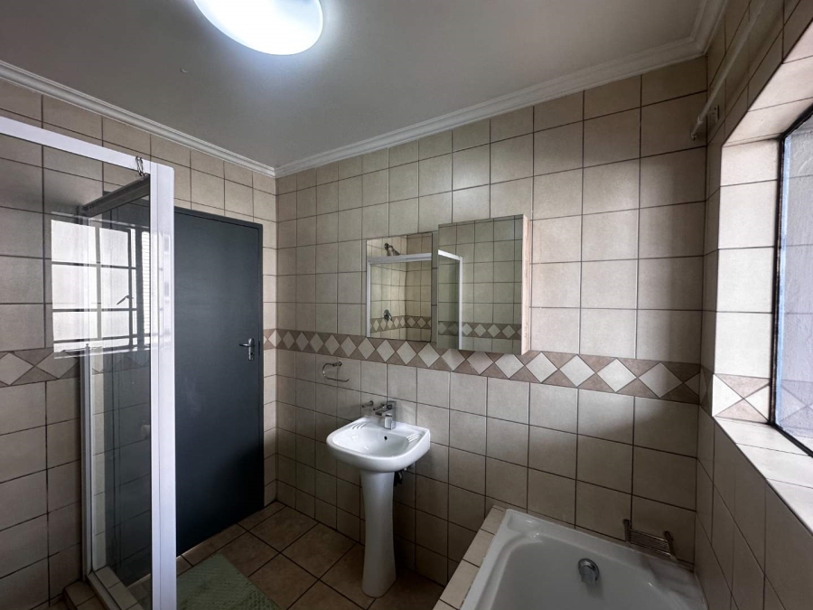 2 Bedroom Property for Sale in Noordwyk Gauteng