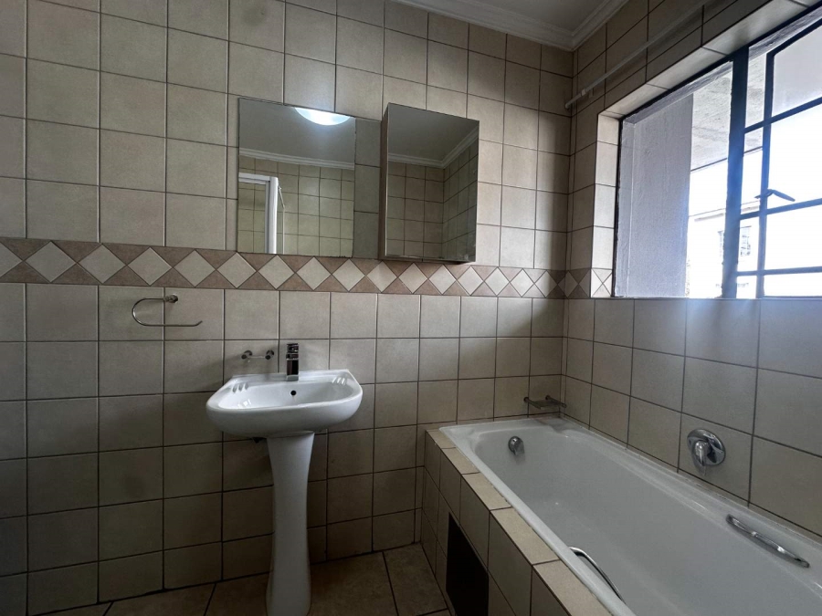 2 Bedroom Property for Sale in Noordwyk Gauteng