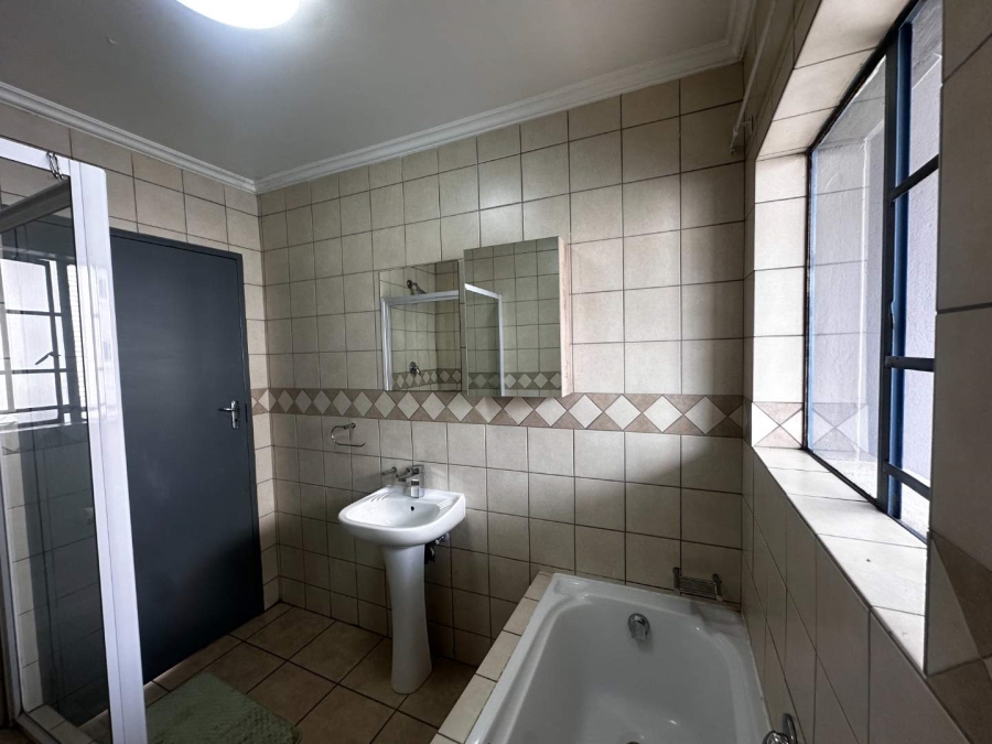 2 Bedroom Property for Sale in Noordwyk Gauteng