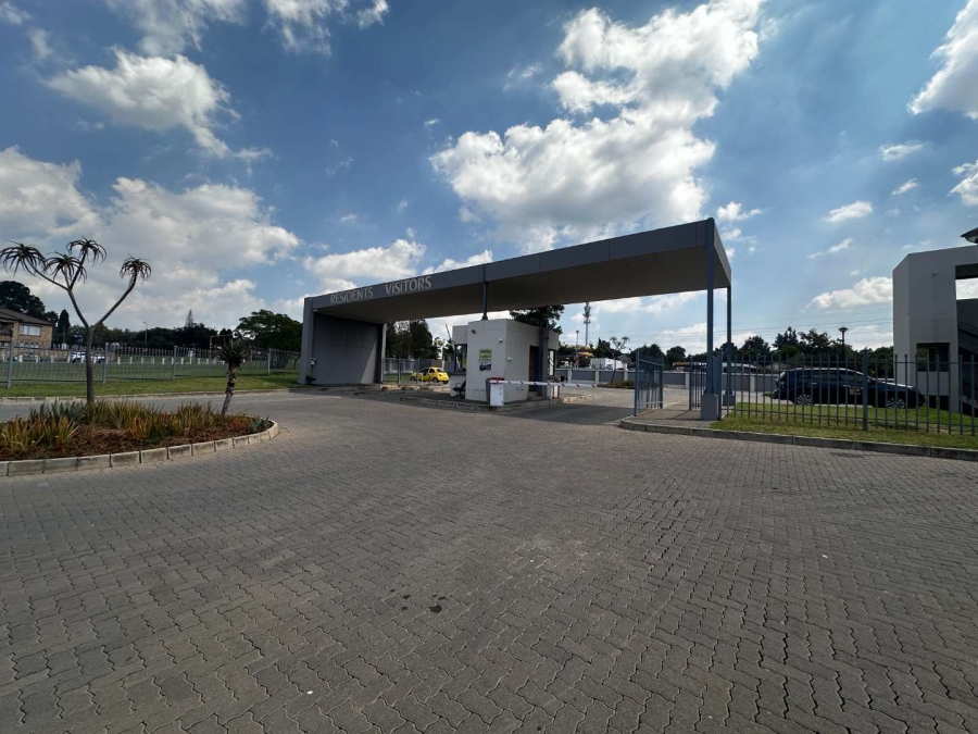 2 Bedroom Property for Sale in Noordwyk Gauteng