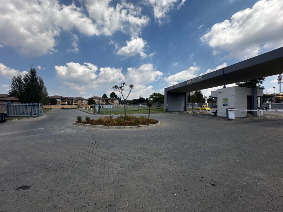 2 Bedroom Property for Sale in Noordwyk Gauteng